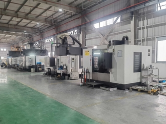 Changzhou Yingchuang Rotomolding Equipment Co,. Ltd üreticinin üretim hattı