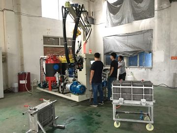 Beyaz Mavi Yeşil Sarı Kırmızı Siyah PU Köpükleme Makinesi Kalınlığı 0-200mm 3000kg